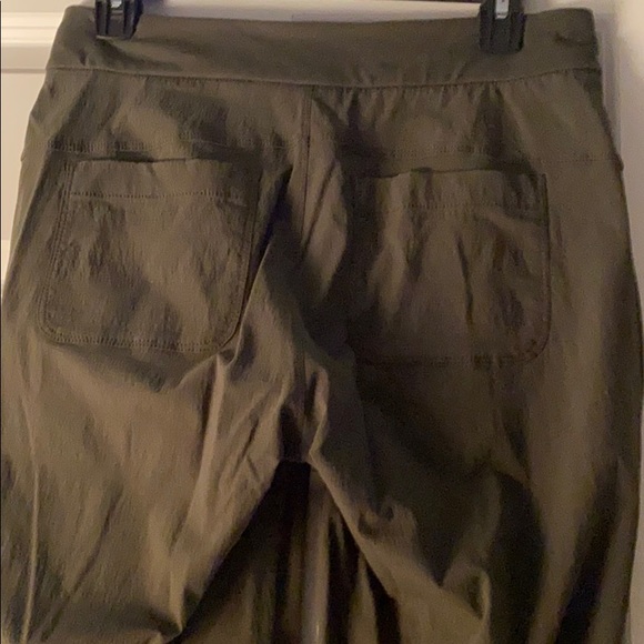 Athleta pants with zipper opening & elastic cuffs - Picture 3 of 4